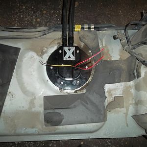 Division X fuel pump hat w/ duel stryker pumps