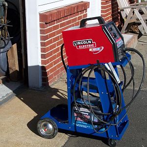 Christmas present from my wonderful wife, a welder cart. Now my welder, welding helmut & gloves have a home.