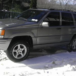 5.9 jeep im the snow