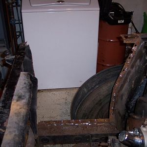 R/S front inner fender panel removed.