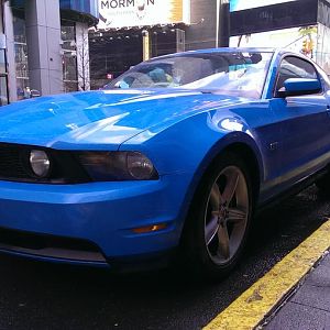 NYC Mustang behind Our hôtel 46th St W